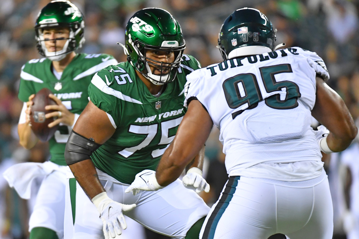 Jets' guard Alijah Vera-Tucker (75)